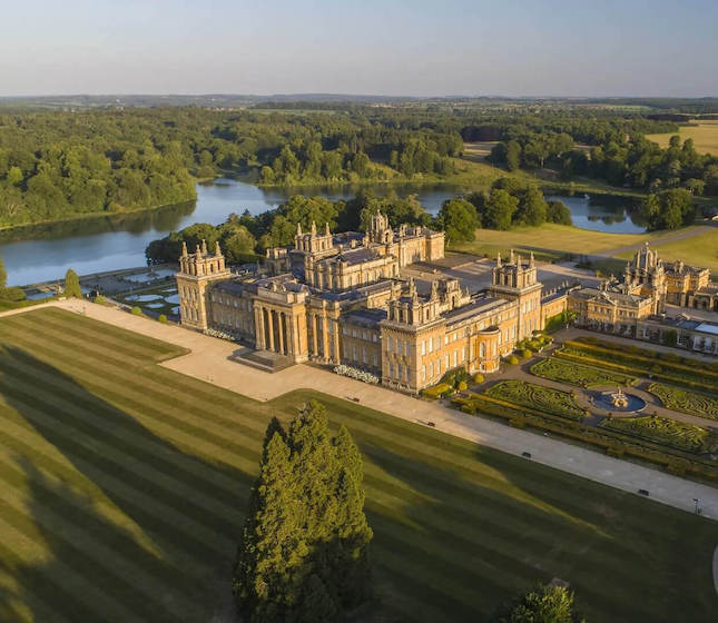 Oxford Extended Dreaming Spires and Blenheim Palace Helicopter Tour